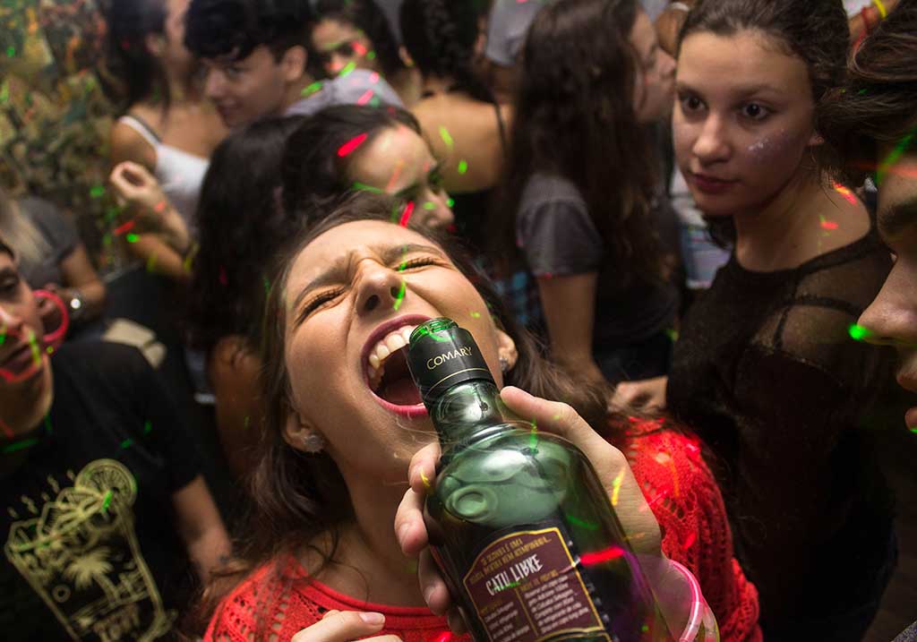 Binge drinking may raise blood pressure in younger men