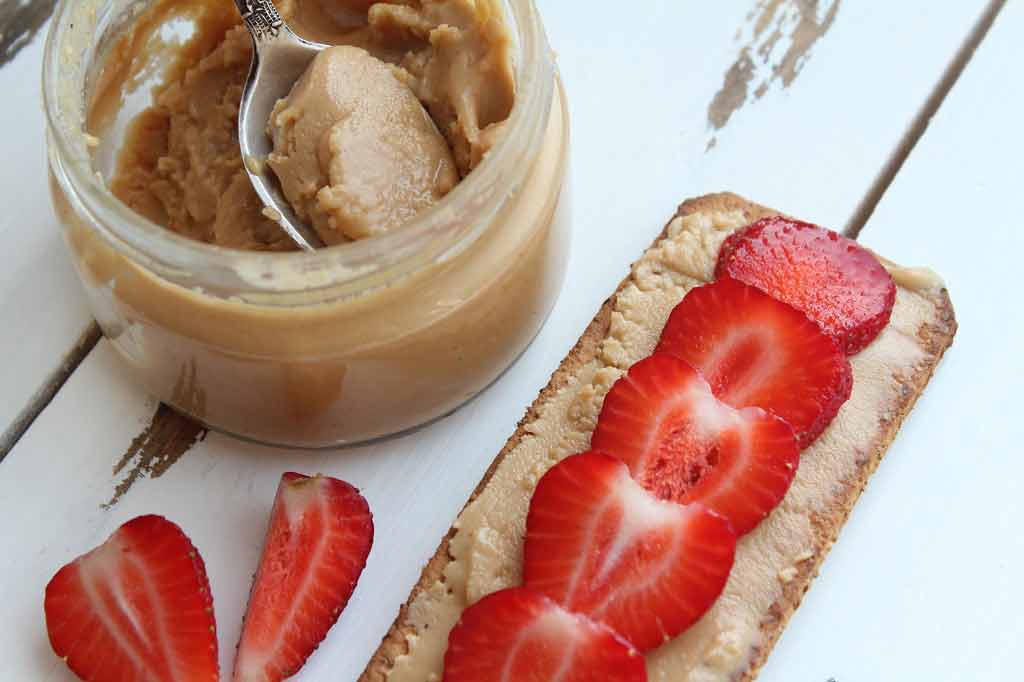 “Peanut butter wards off heart disease,” the Daily Mail has reported. The newspaper said that peanut butter sandwiches could be the secret to beating heart disease...