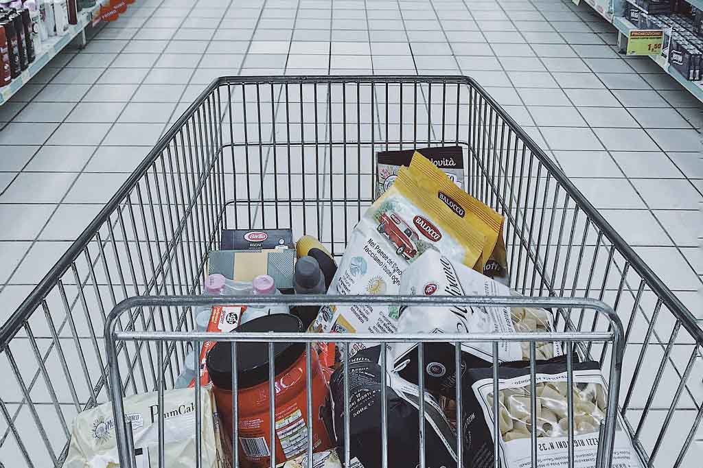 Removing snacks from supermarket checkouts cuts unhealthy purchases