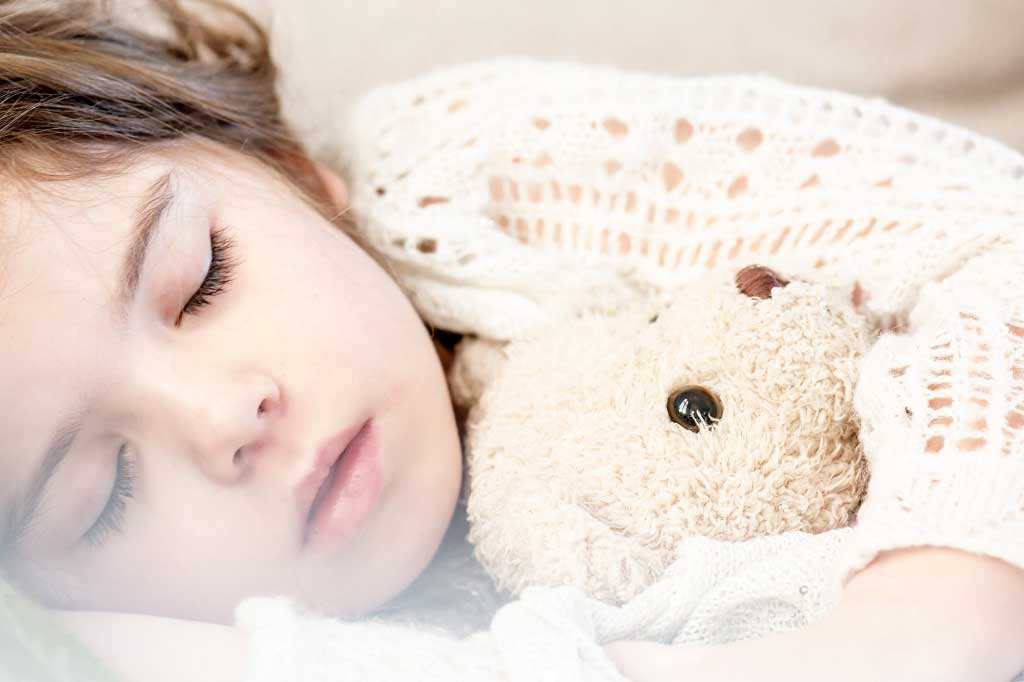 Children with regular bedtimes 'less likely to become obese'