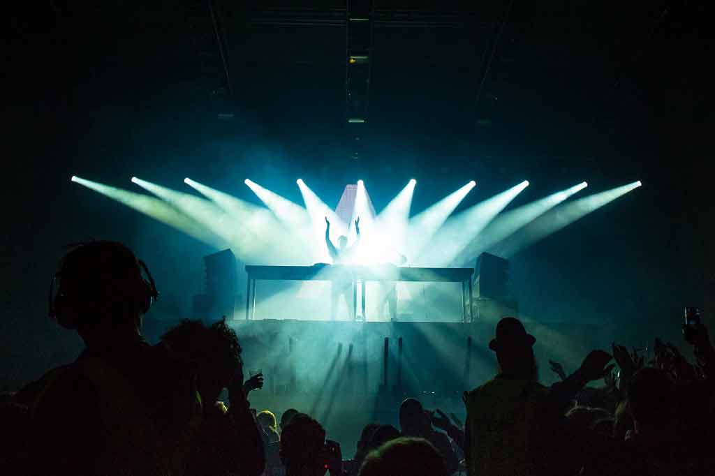 Warning that strobe lighting used at music festivals could trigger seizures